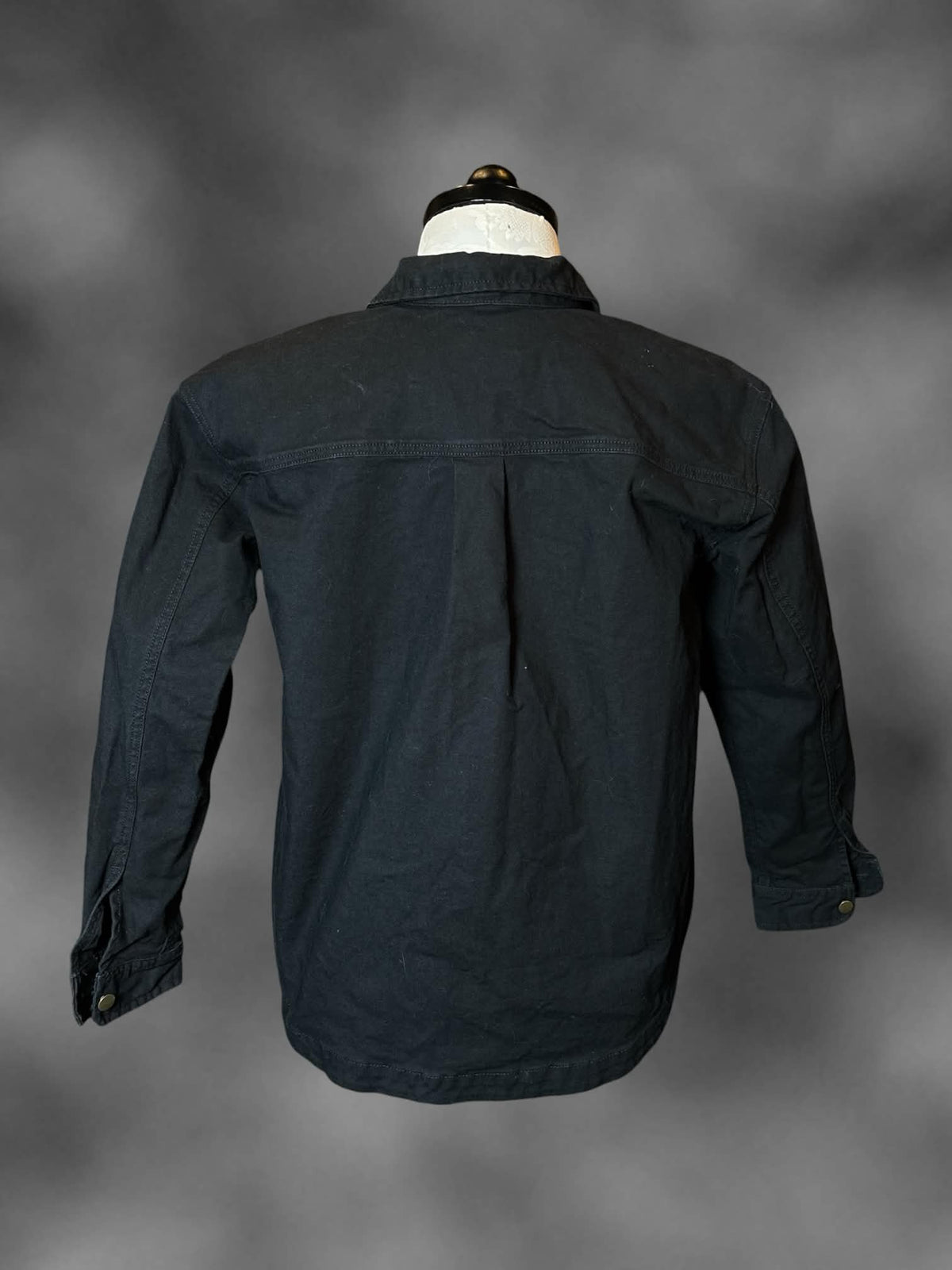 1X Carhartt black button-up shirt with pockets on front