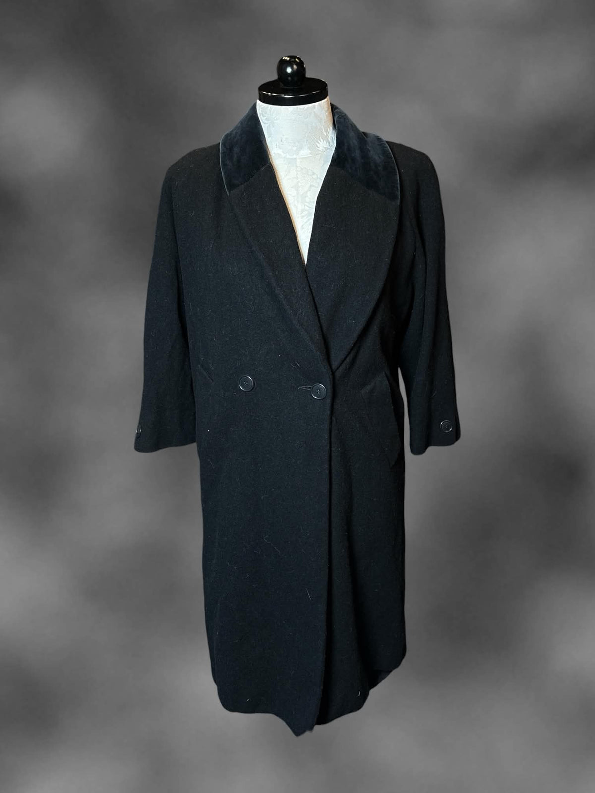1X Jones New York vintage black pea coat with pockets and buttons on front