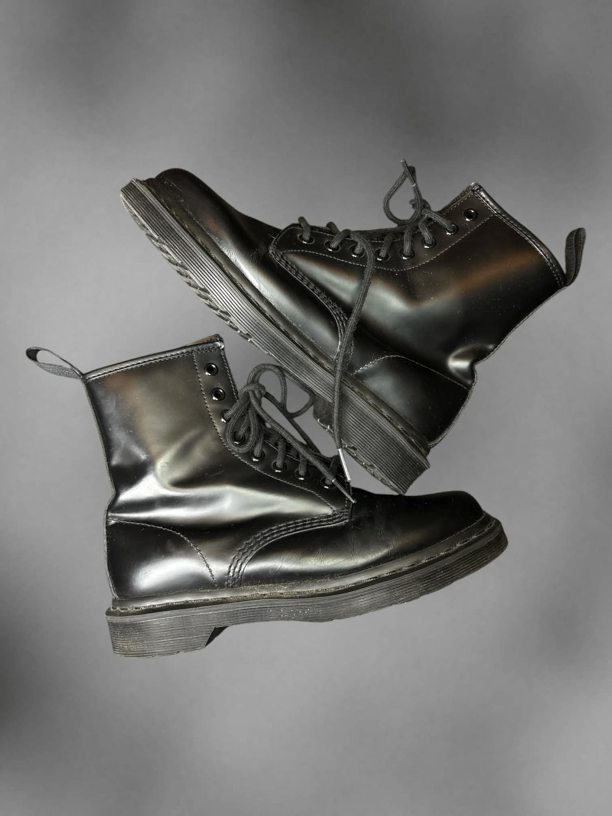 Size M 6 Doc Martins black leather boots