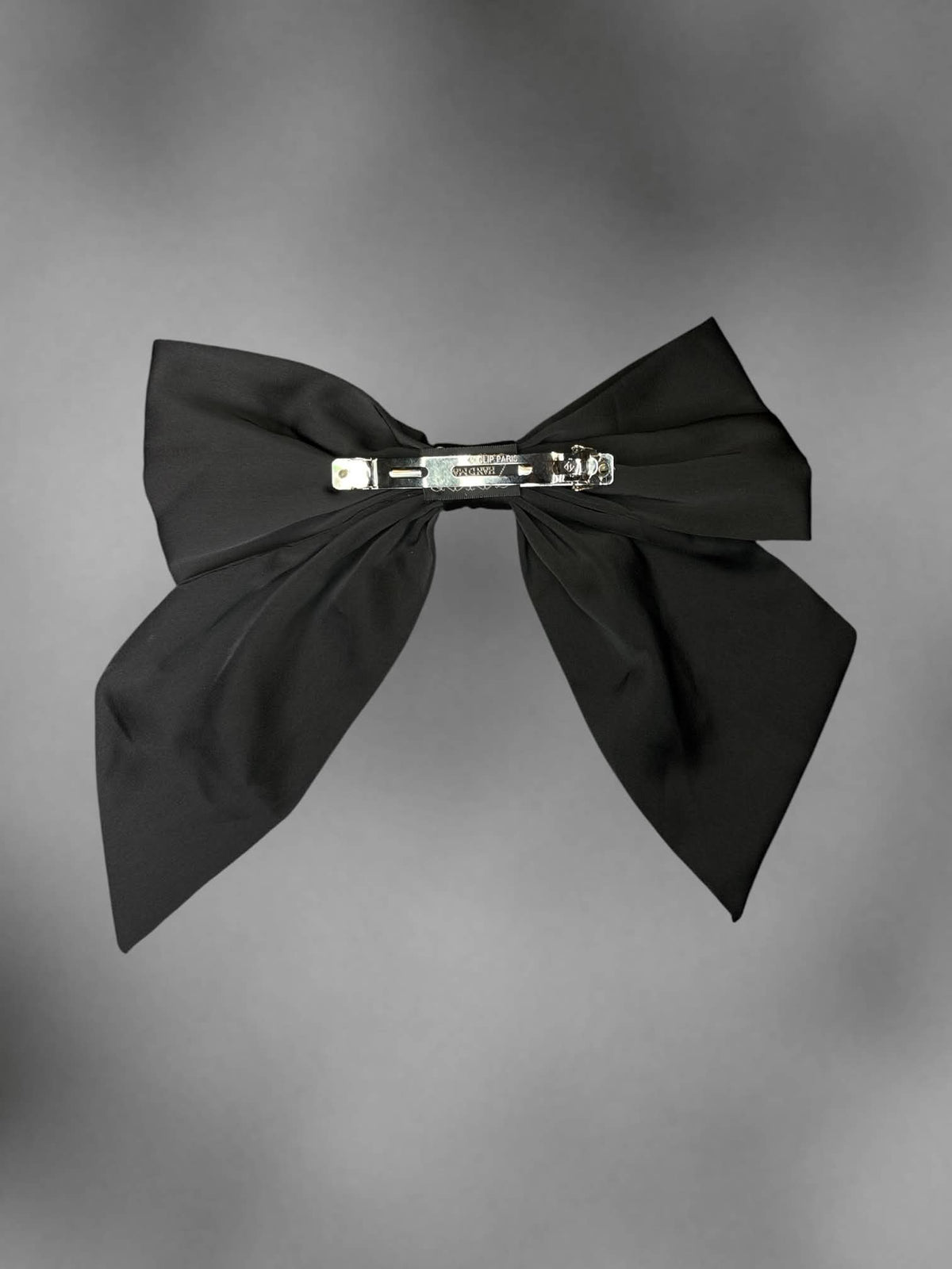 Black bow hair clip