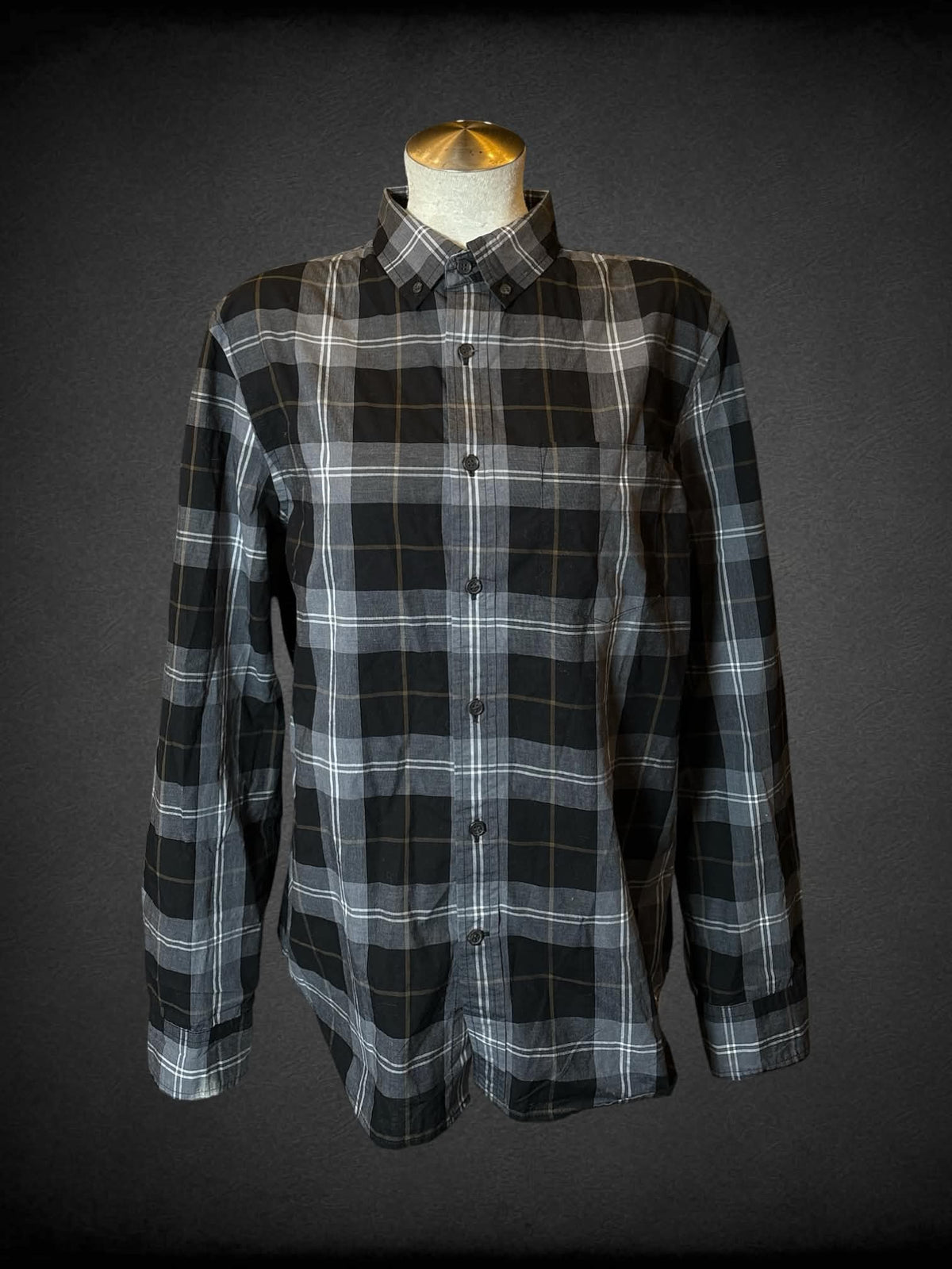 L Banana Republic grey plaid button-down shirt with pocket on front