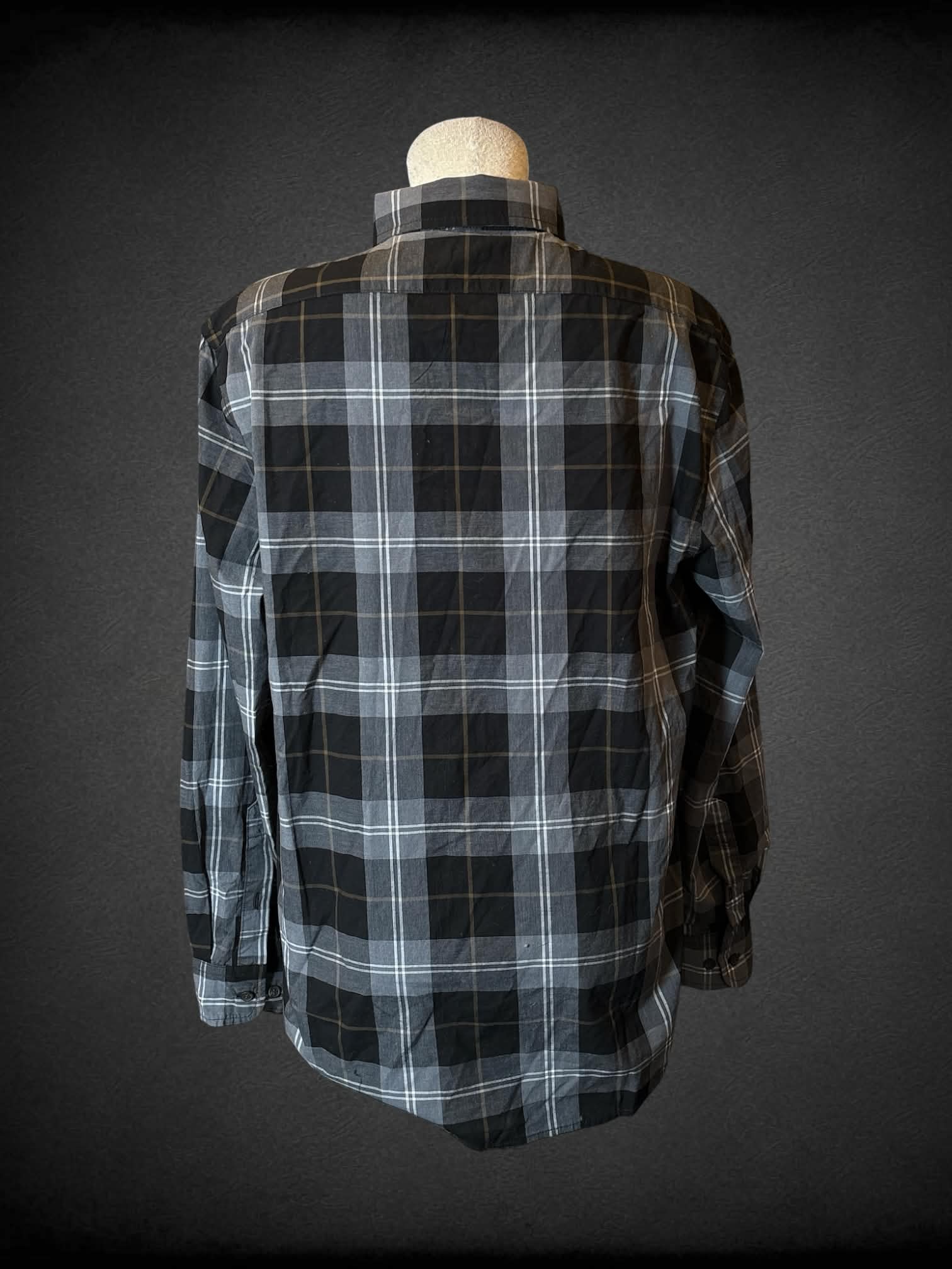 L Banana Republic grey plaid button-down shirt with pocket on front