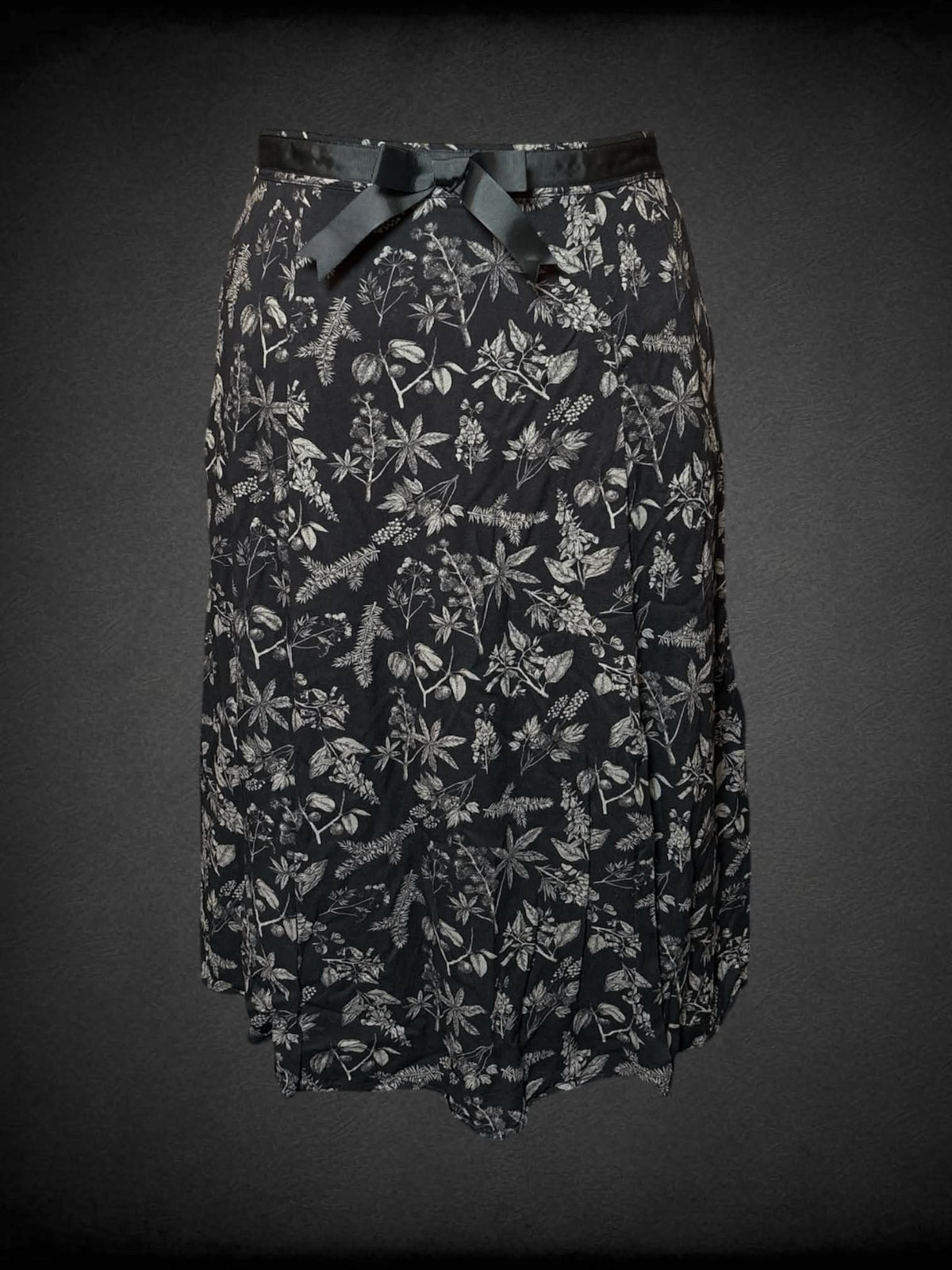 XL Disturbia black skirt with brown floral design, pockets, and stretch waist