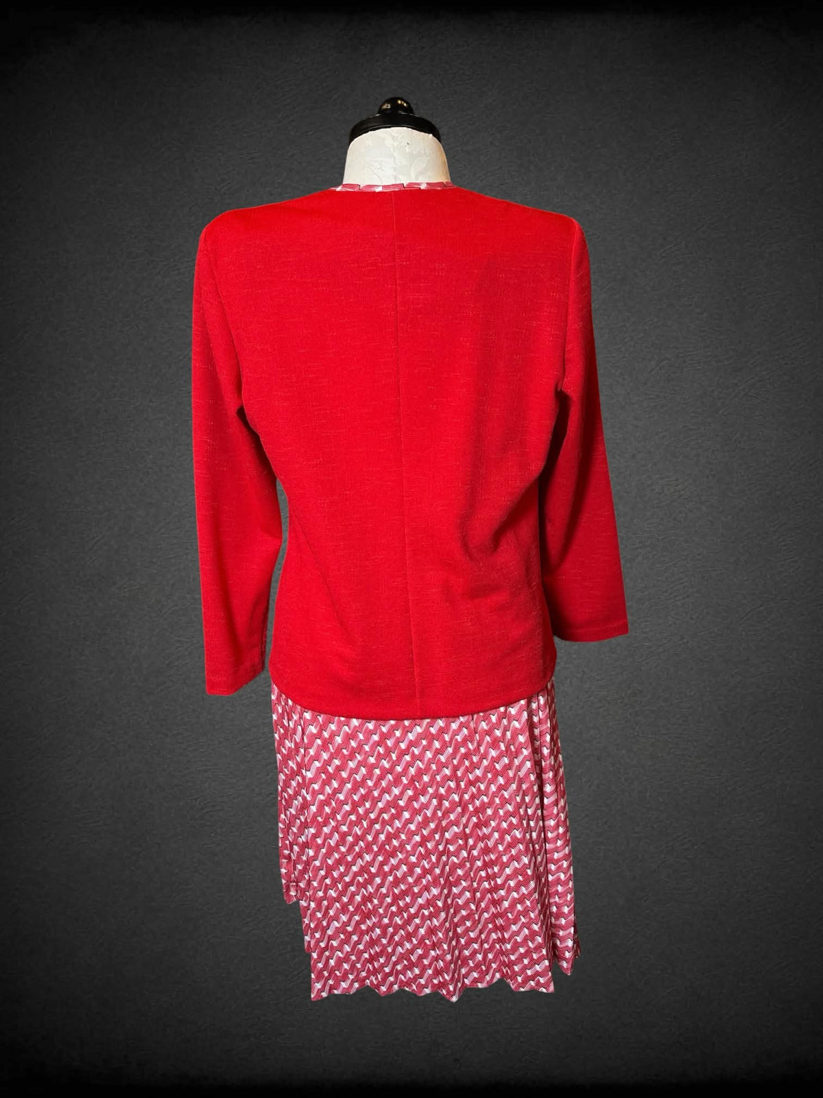XL Pablo Collection vintage red two-piece set with skirt and button-up blazer with padded shoulders