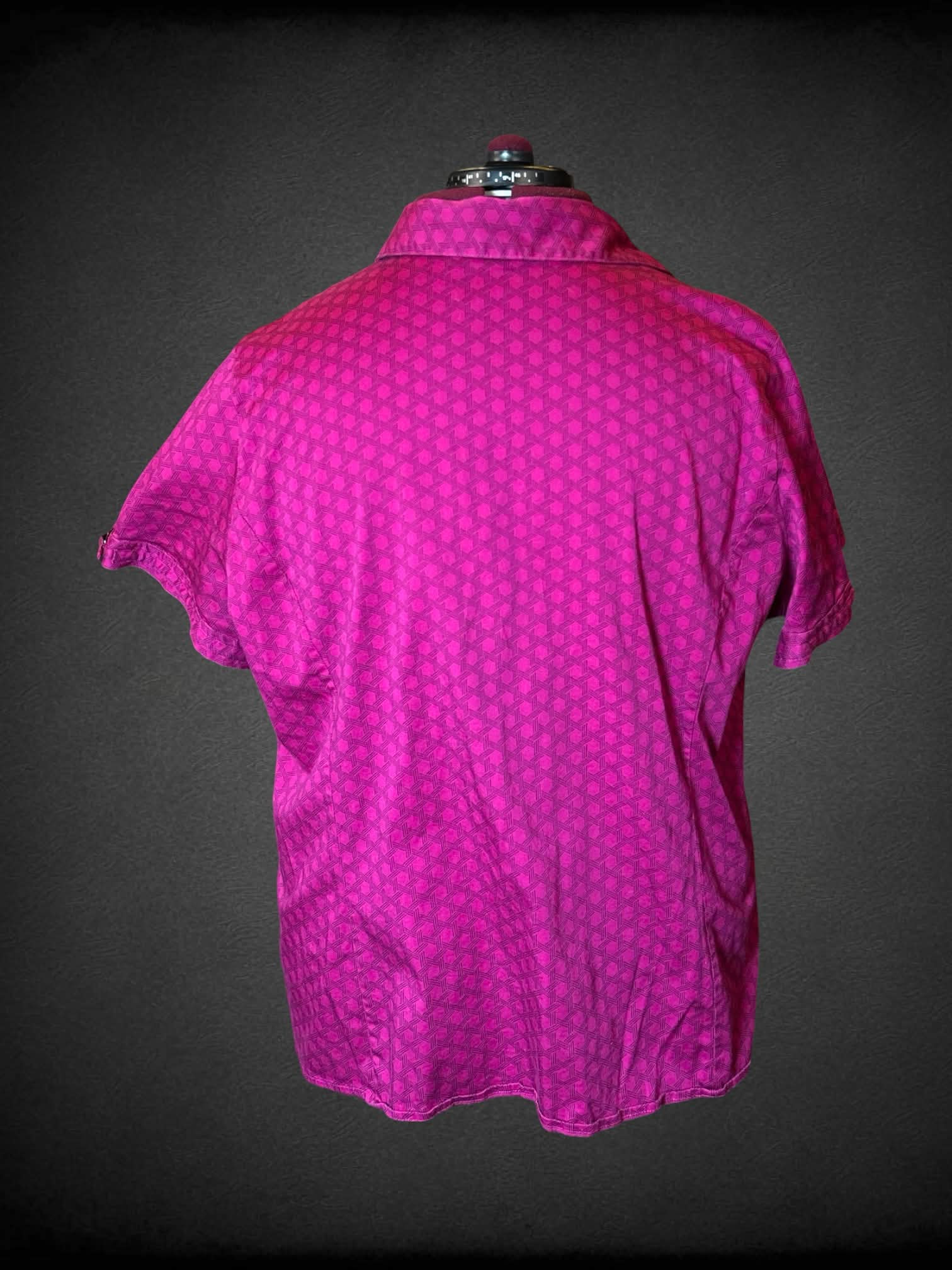 2X Apt 9 magenta button-up shirt with buckle on sleeves, and geometrical pattern