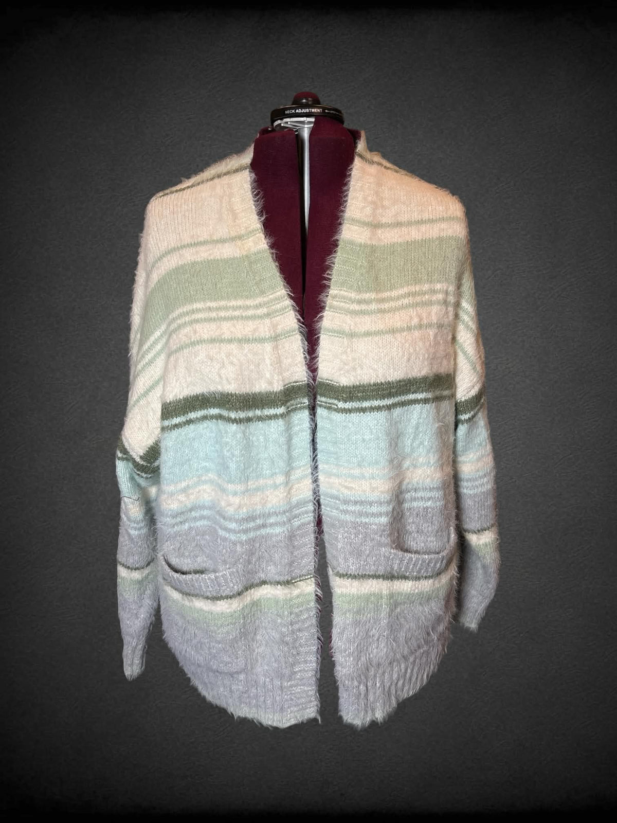 3X American Eagle fuzzy white cardigan with blue & grey striped pattern, and pockets on front