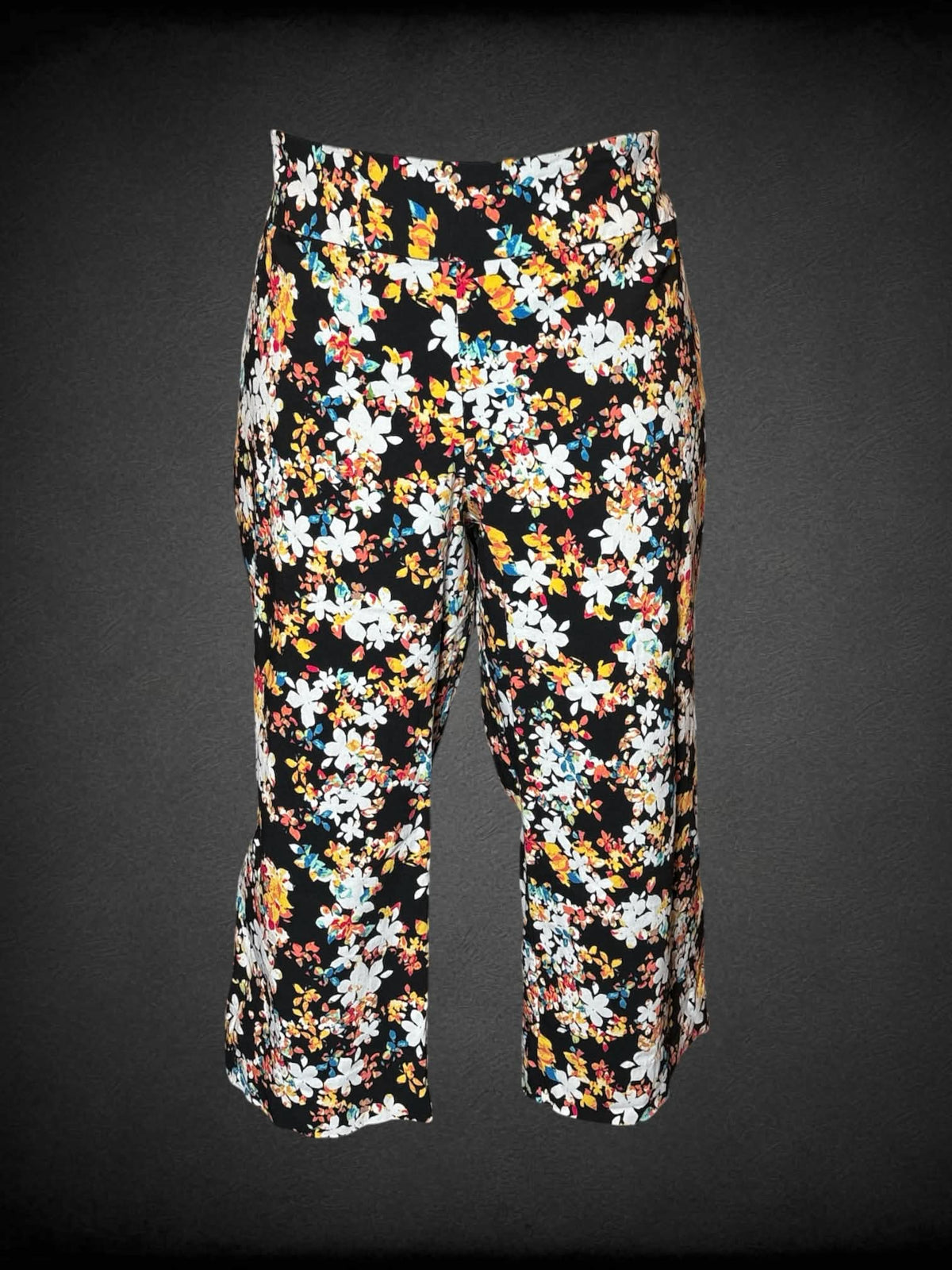 3X Zac & Rachel black capri pants with colorful floral pattern, and stretch waist