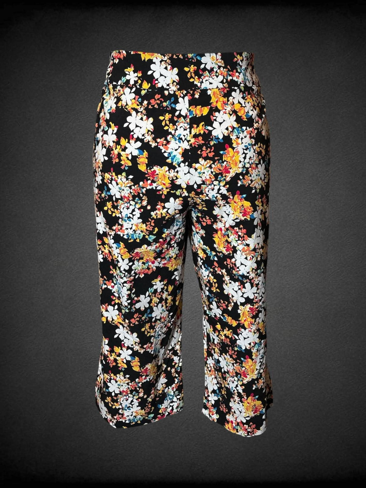 3X Zac & Rachel black capri pants with colorful floral pattern, and stretch waist