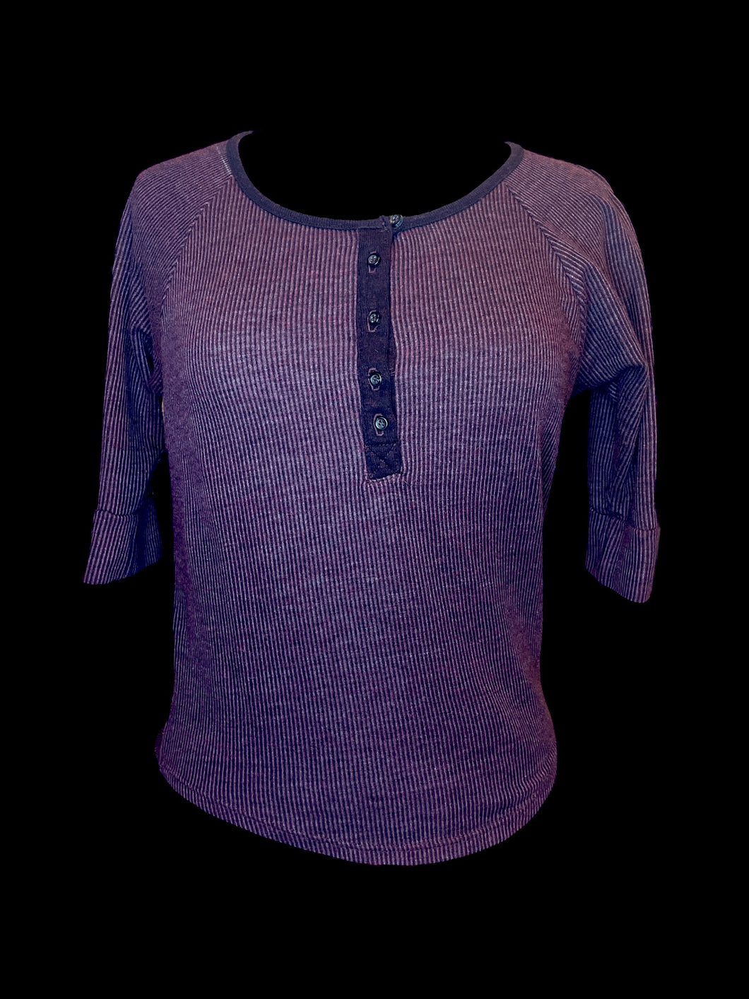 XS Purple knit 3/4 sleeve hi-lo top w/ quarter button down