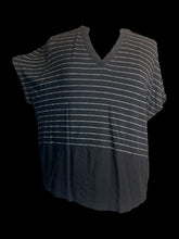 Load image into Gallery viewer, L Black &amp; white chevron short sleeve notch neckline hi-lo top
