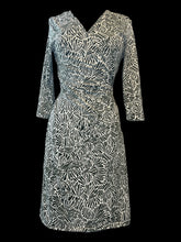 Load image into Gallery viewer, L Olive green &amp; white 3/4 sleeve wrap dress w/ abstract pattern
