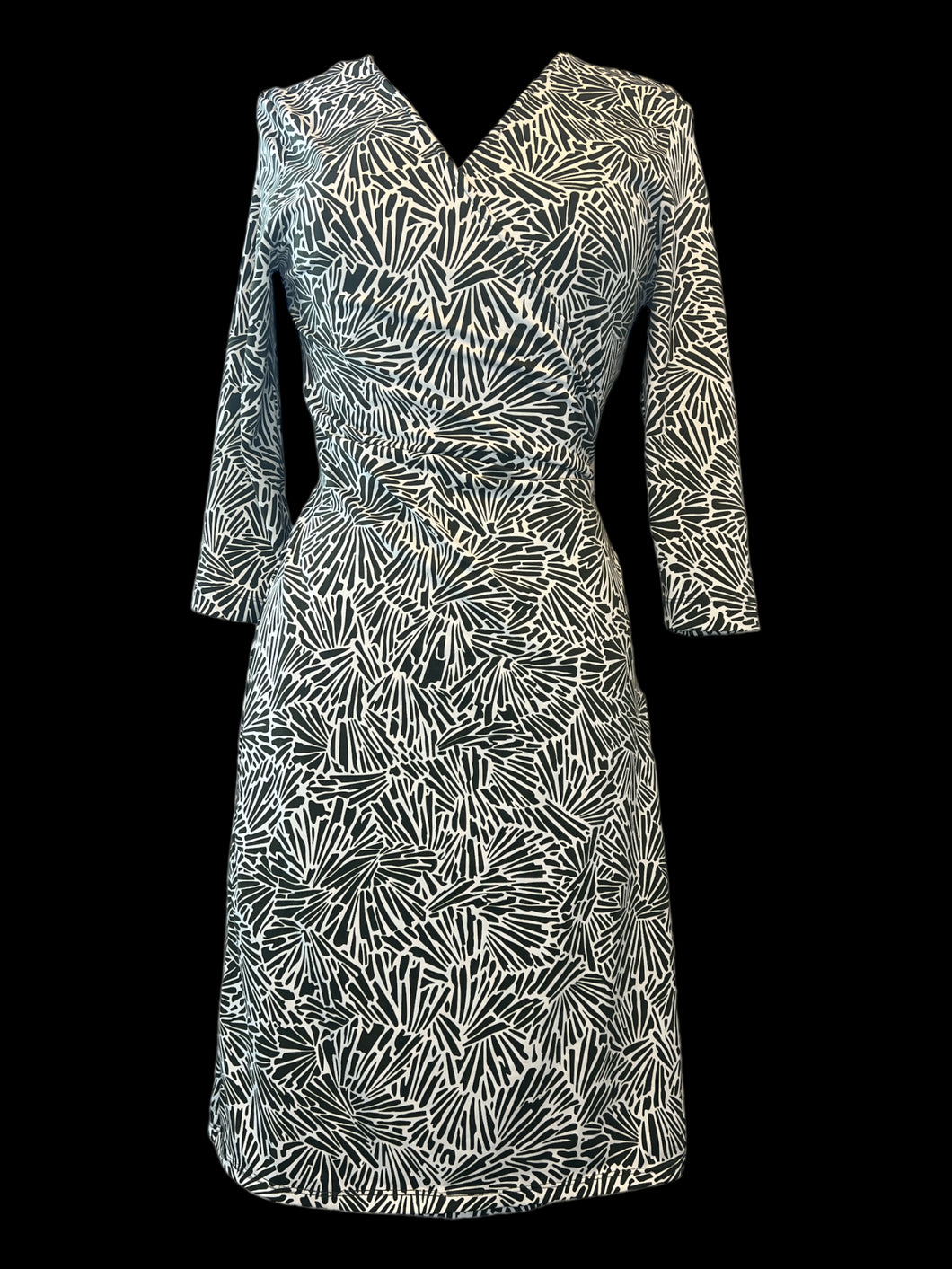 L Olive green & white 3/4 sleeve wrap dress w/ abstract pattern