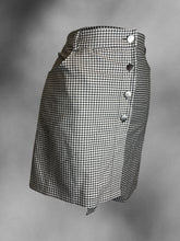 Load image into Gallery viewer, XL Black &amp; white gingham button down wrap skirt w/ pockets, &amp; belt loops
