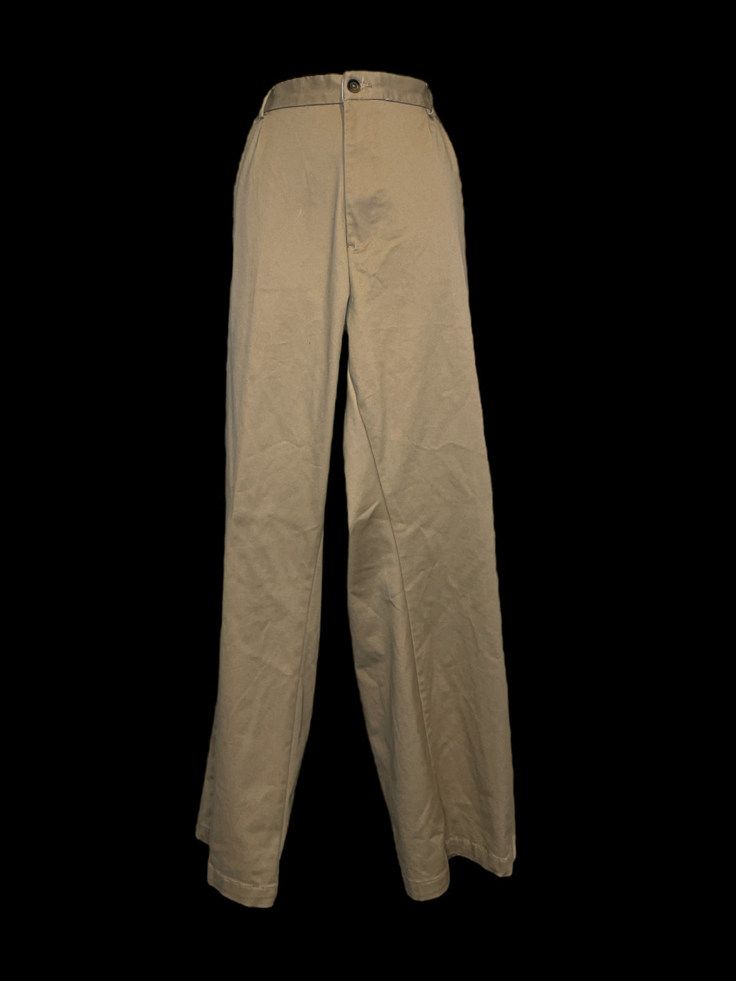 2X Beige khaki pants w/ belt loops, pockets, & zipper/button closure
