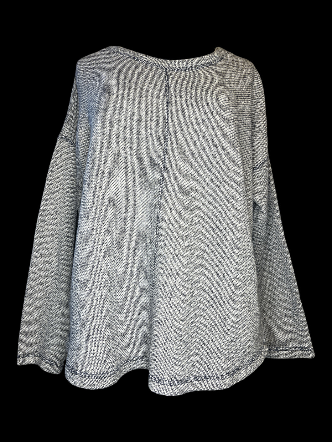 3X Blue & white woven knit hi-lo sweater w/ scoop neck, & round hem