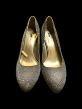 Load image into Gallery viewer, 9.5 Silver glitter heels
