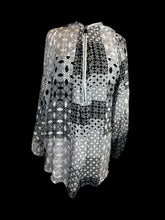 Load image into Gallery viewer, 3X White &amp; black geometric pattern long balloon sleeve zip neckline top w/ large silver-like zipper tab
