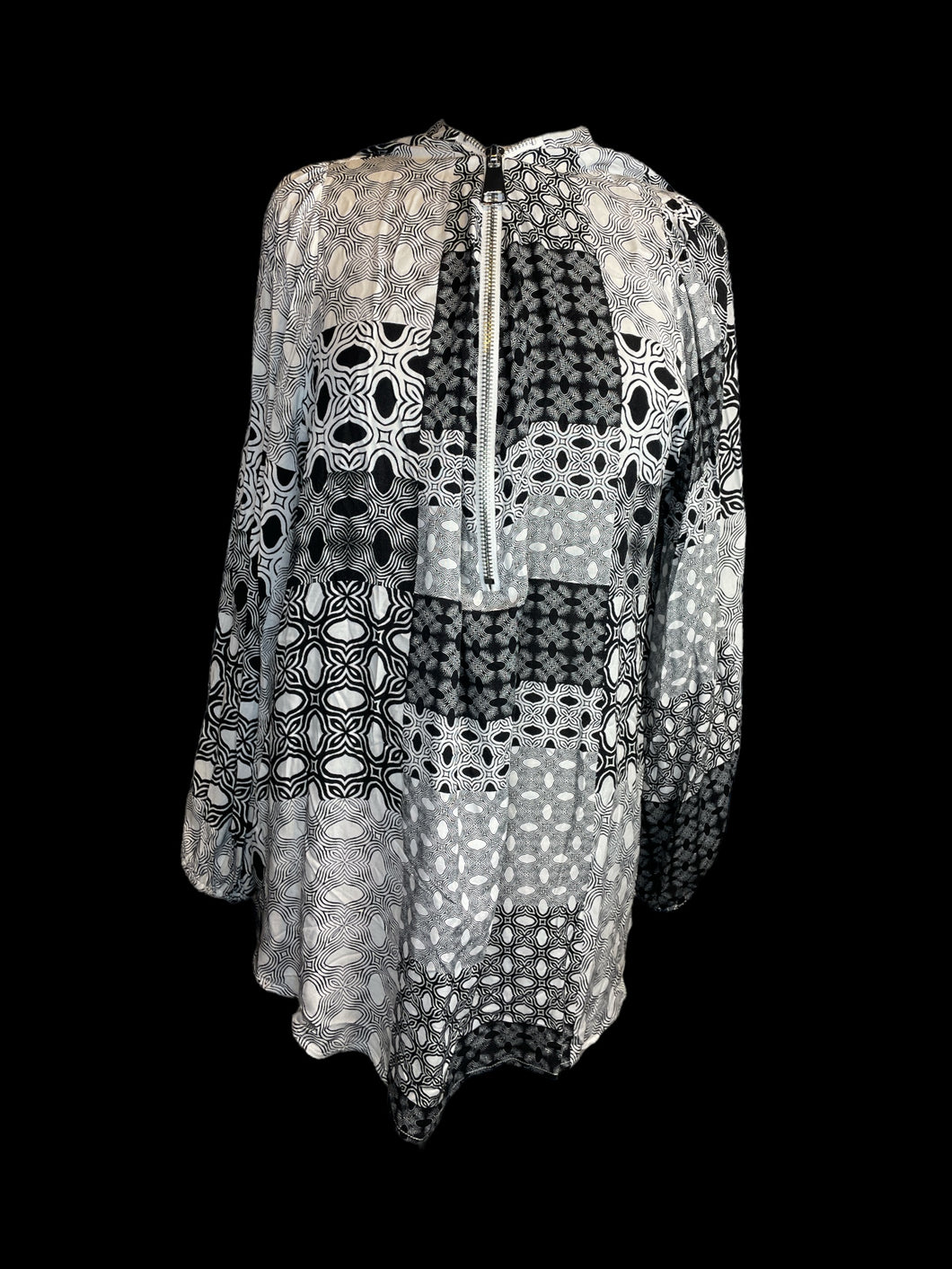 3X White & black geometric pattern long balloon sleeve zip neckline top w/ large silver-like zipper tab
