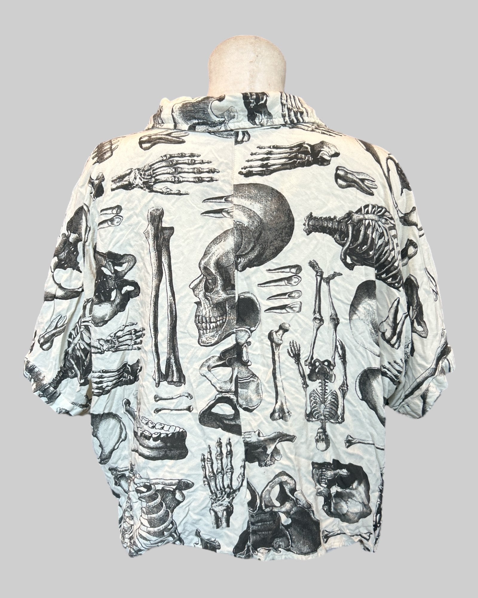 3X cropped black and white skeleton print button up