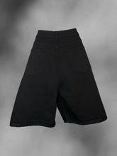 Load image into Gallery viewer, 0X Black shorts w/ belt loops, pockets, &amp; zipper/button closure
