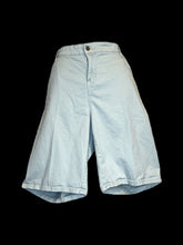 Load image into Gallery viewer, 1X Aqua cotton Bermuda shorts w/ pockets, belt loops, &amp; button/zipper closure
