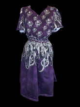 Load image into Gallery viewer, 1X Distressed purple short sleeve deep V neck faux wrap top midi dress w/ grey octopi &amp; geometric design, &amp; pockets
