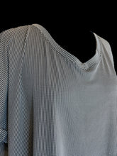 Load image into Gallery viewer, 2X Black &amp; white square pattern short sleeve v-neckline top w/ side hem slits, &amp; folded cuffs
