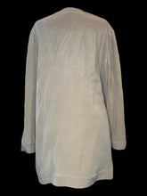 Load image into Gallery viewer, 1X Beige silk 3/4 sleeve button down v-neckline top w/ chest pockets, &amp; front hem slit
