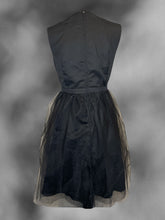 Load image into Gallery viewer, 1X Black sleeveless scallop neckline dress w/ tule skirt, &amp; clasp/zipper closure
