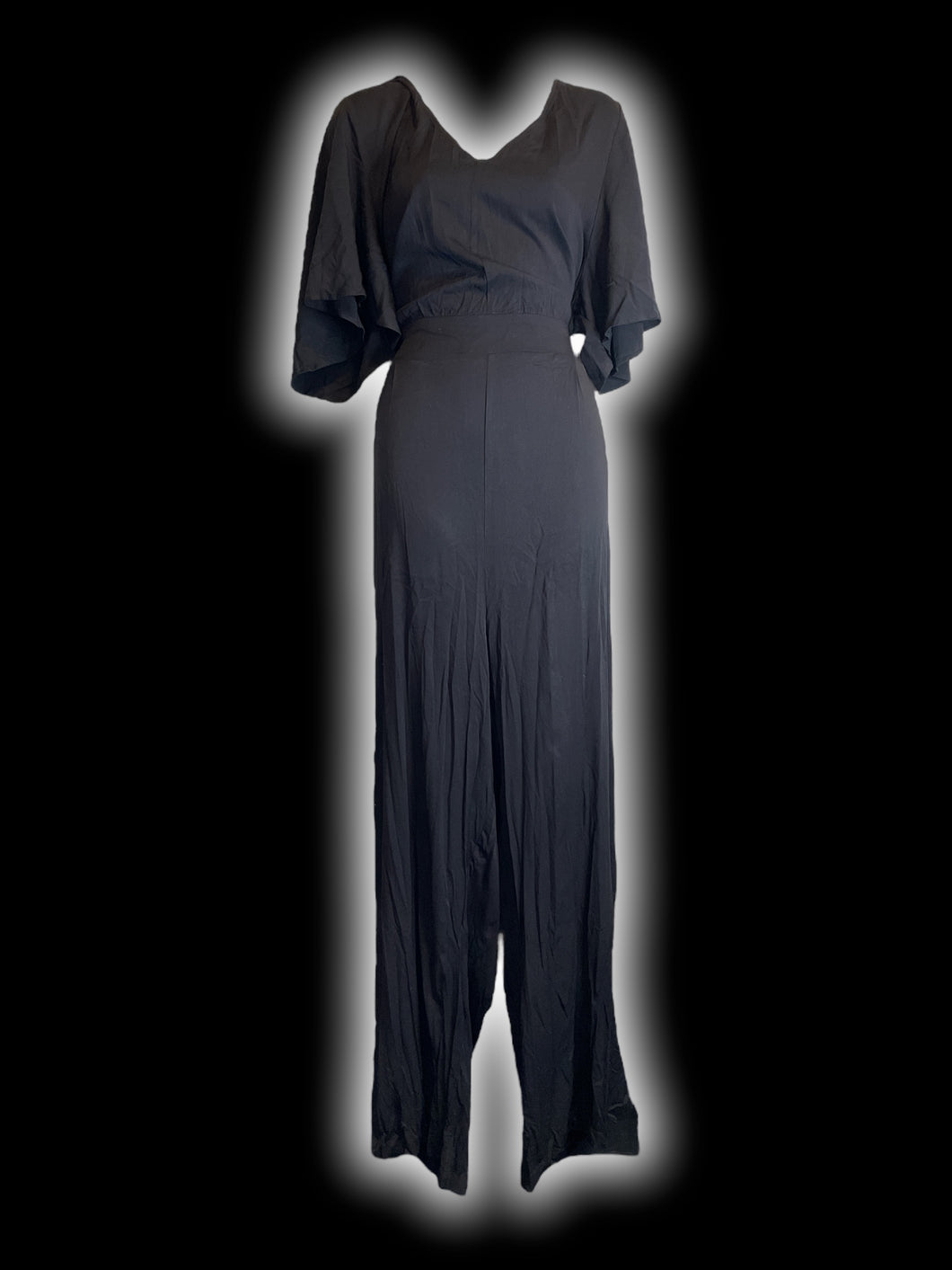 2X NWT Black short sleeve v-neckline wide leg jumpsuit w/ button keyhole closure, stirred waist, & pockets