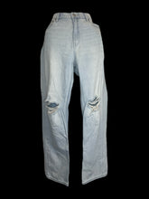 Load image into Gallery viewer, L Light blue distressed denim jeans w/ pockets, belt loops, &amp; zipper/button closure
