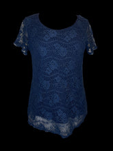 Load image into Gallery viewer, L Navy blue short sleeve top w/ floral lace pattern, &amp; lining
