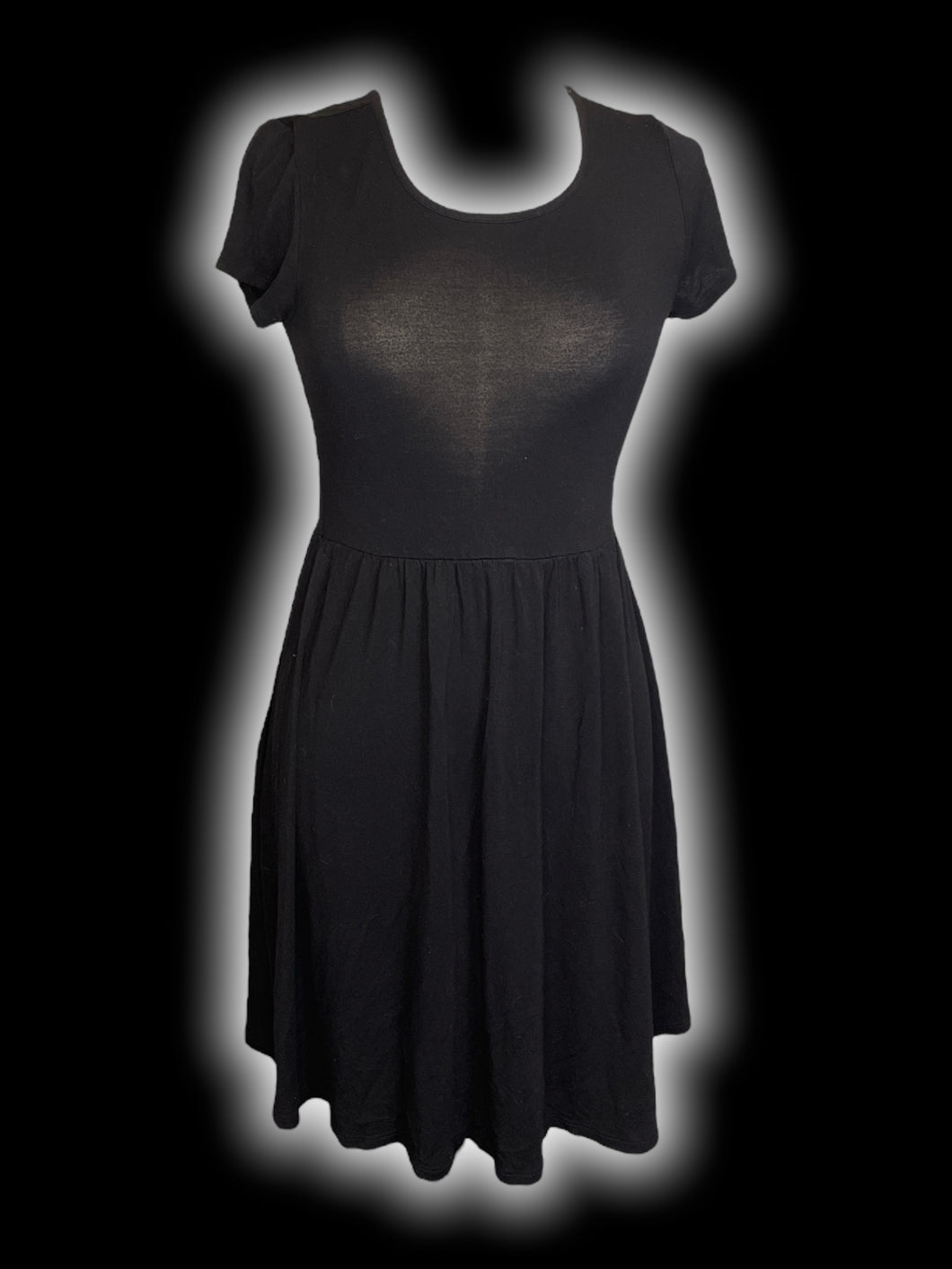 M Black short sleeve scoop neck a-line dress