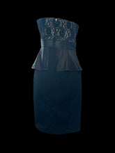 Load image into Gallery viewer, 1X Black strapless peplum dress w/ sweetheart neckline, lace bodice, pleather ruffle waist, bodycon skirt, &amp; clasp/zipper closure
