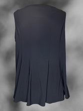 Load image into Gallery viewer, 1X Black sleeveless keyhole boat neck top w/ seam details
