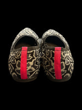 Load image into Gallery viewer, 8 NWT Black knit flats w/ greyscale animal print pattern, &amp; pink stripe on back
