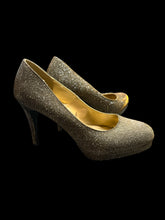 Load image into Gallery viewer, 9.5 Silver glitter heels
