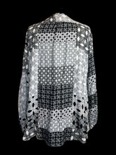 Load image into Gallery viewer, 3X White &amp; black geometric pattern long balloon sleeve zip neckline top w/ large silver-like zipper tab
