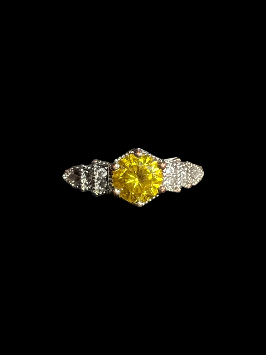 7 silver like ring w/ yellow cut gem, & decorative tiered setting