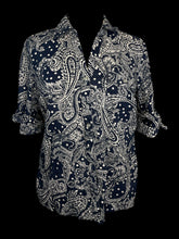 Load image into Gallery viewer, XL Grey blue &amp; white paisley half sleeve v-neckline button down top w/ d-ring tab cuffs, chest pocket, &amp; folded collar
