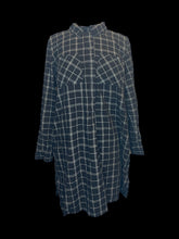 Load image into Gallery viewer, XL Black &amp; white long sleeve plaid top w/ button-up bust, pockets, &amp; button cuffs
