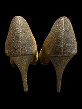 Load image into Gallery viewer, 9.5 Silver glitter heels
