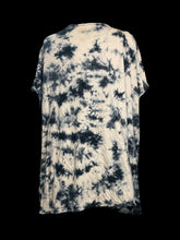 Load image into Gallery viewer, 5X Blue tie dye scoopneck short sleeve top w/ &quot;Guns n Roses&quot; skull logo, &amp; &quot;Welcome to the jungle&quot; banner
