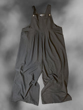 Load image into Gallery viewer, 2X Black sleeveless wide leg jumpsuit w/ button adjustable straps, pleating, &amp; pockets
