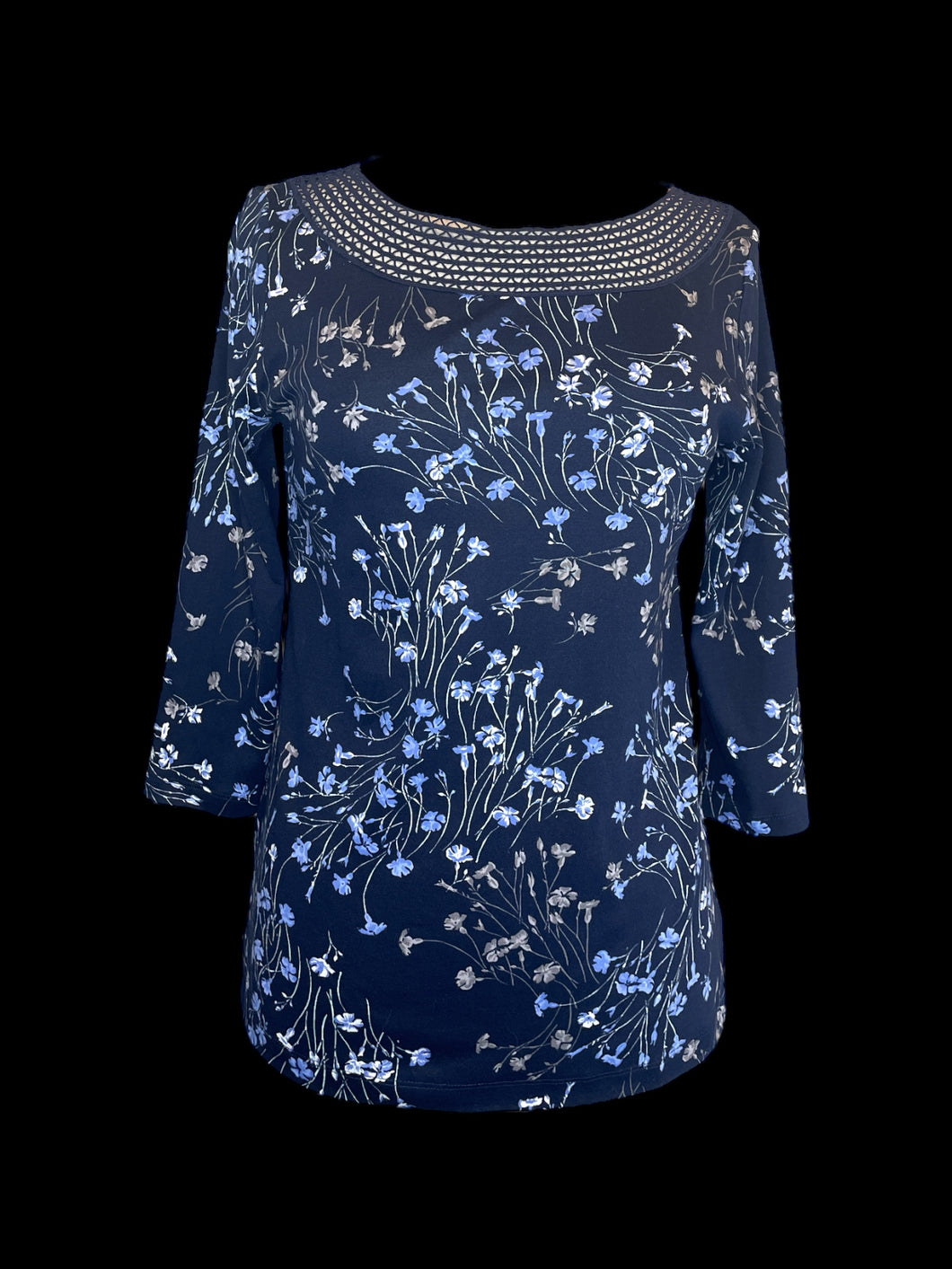 XL Dark blue, periwinkle, & white floral half sleeve scoop neck cotton top w/ triangle lace neckline, & side hem slits