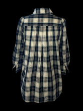 Load image into Gallery viewer, L Off-white, grey, &amp; green 3/4 sleeve partial button down empire waist cotton top w/ pockets, folded collar, &amp; button cuffs
