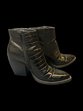 Load image into Gallery viewer, 9W/7M Black crocodile pattern faux leather pointy toe boots w/  side zipper, &amp; chunky heel
