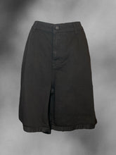 Load image into Gallery viewer, 0X Black shorts w/ belt loops, pockets, &amp; zipper/button closure
