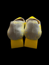 Load image into Gallery viewer, 7 Yellow &amp; grey ombre knit heels w/ chunky square heel
