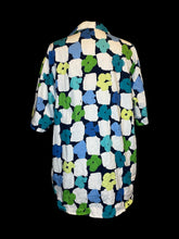 Load image into Gallery viewer, 1X Vintage white, blue, green, &amp; yellow floral pattern short sleeve button down top w/ chest pocket
